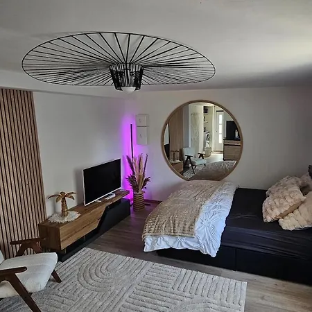 Charming Independent Apartment *